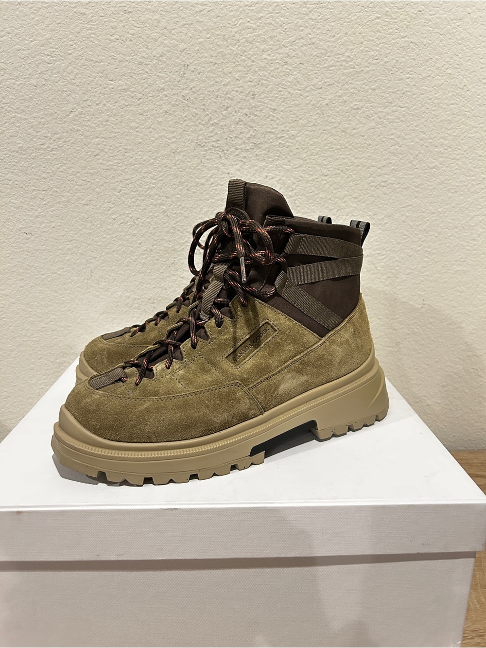NIB Canada Goose Men's Journey Boot Lite in a Military Green, Size 8.5, $750